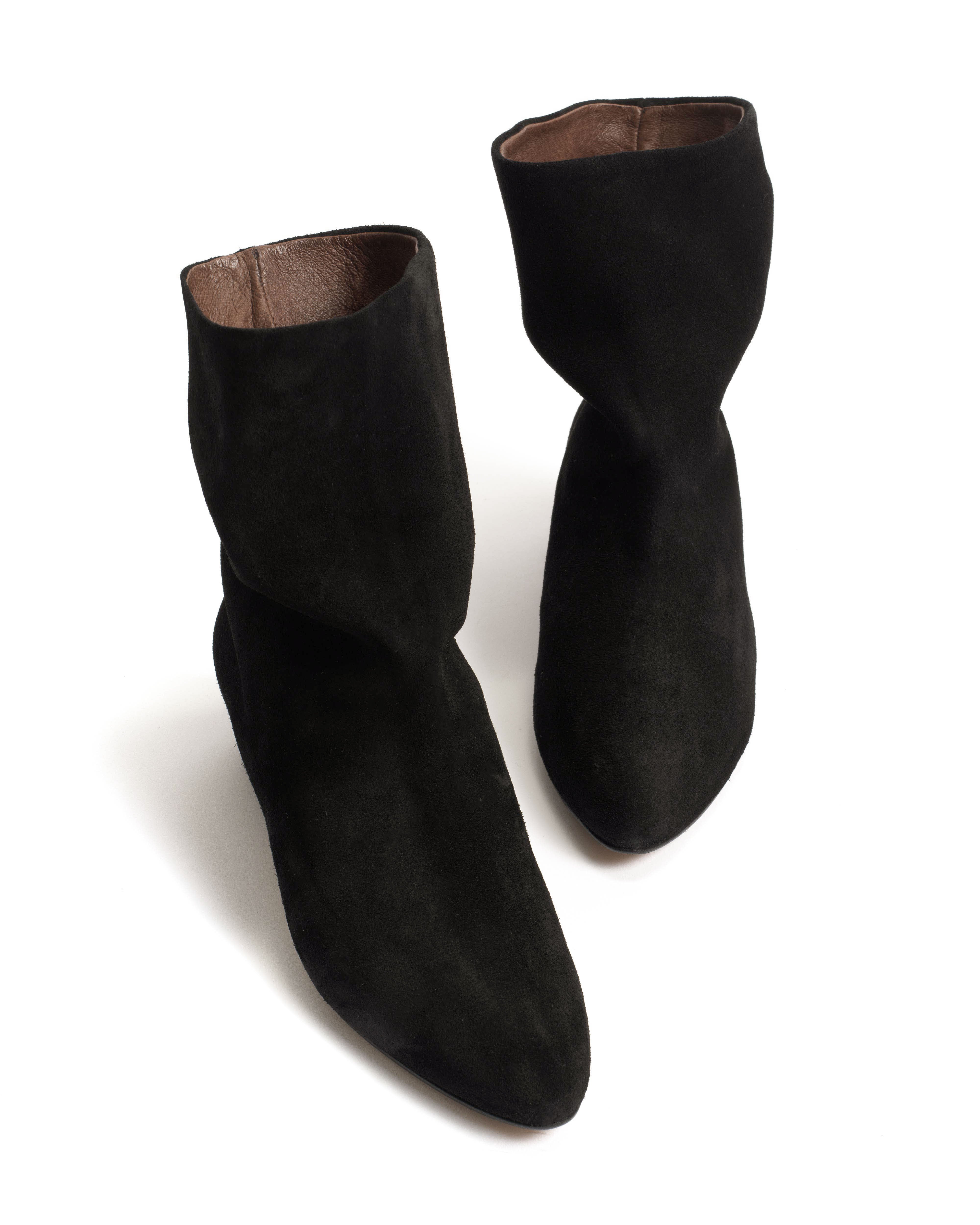 Vully 20 Calf suede Black